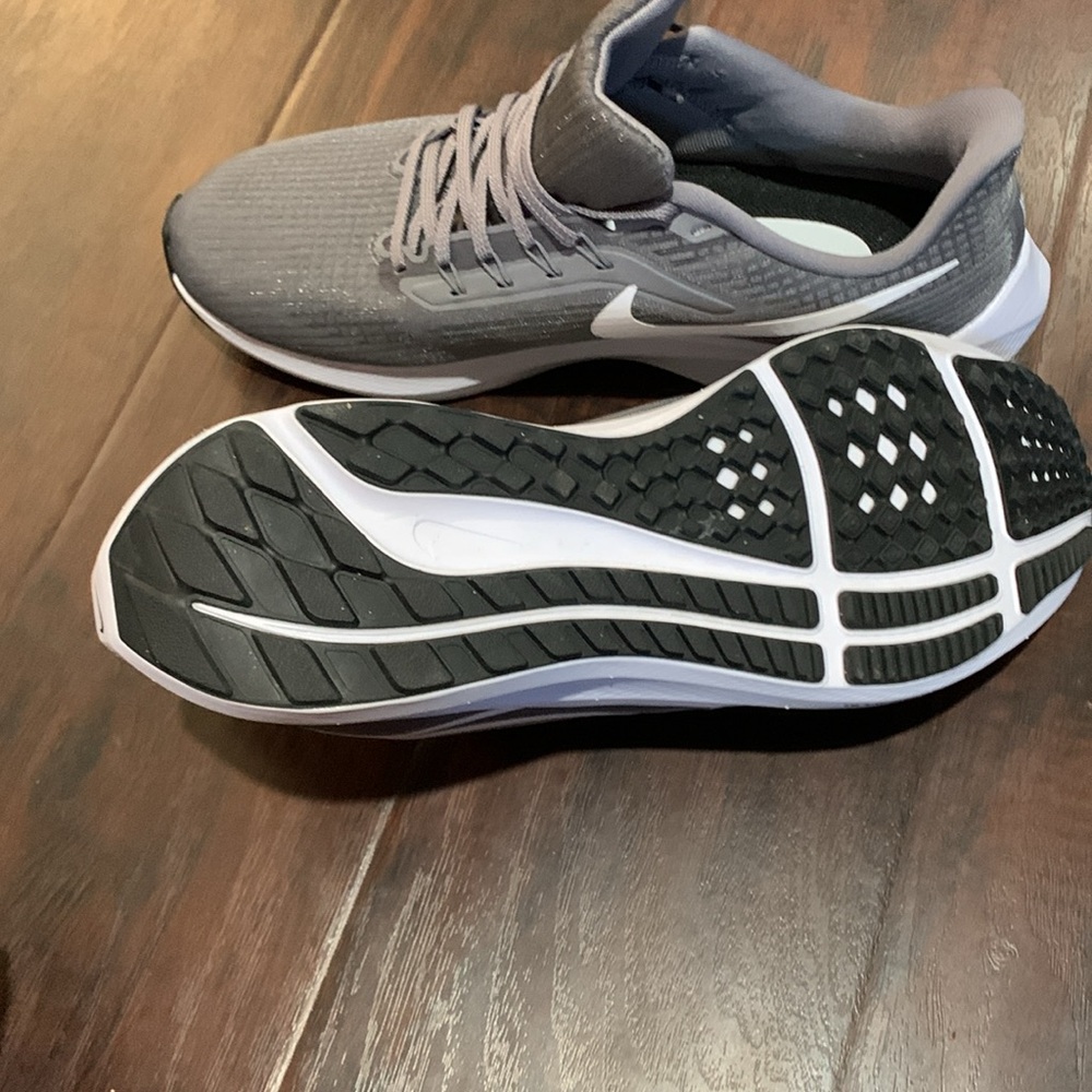 Nike shoes - Picture 5 of 7